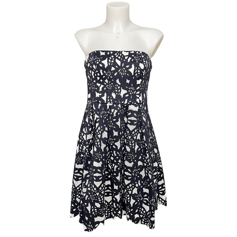 Maggy London Women's Bonded Mesh Flower Fit and Flare Navy/White cut out sz US 6